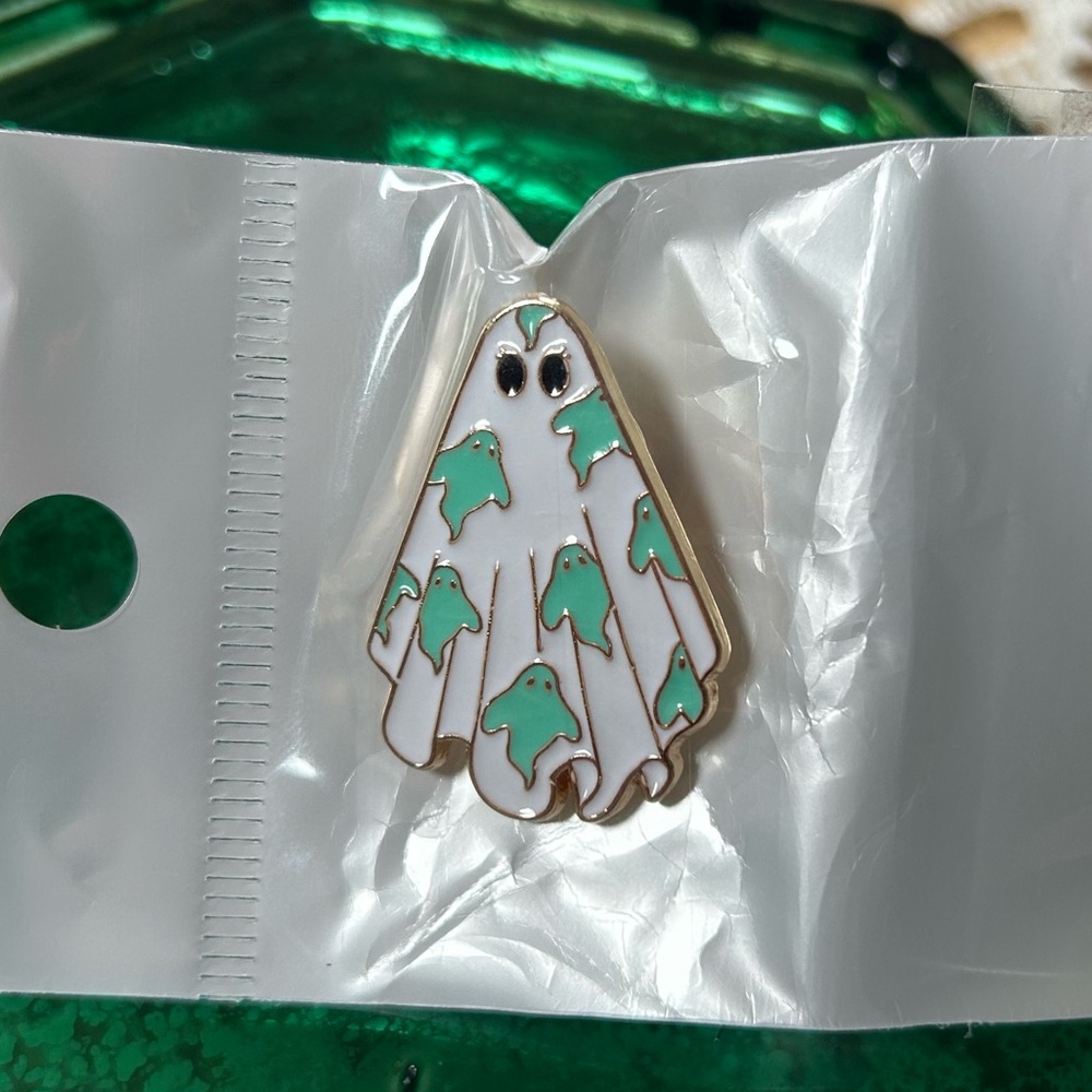 Ghost pin 👻